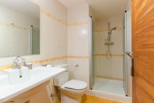 Lloret de Mar Villa Sleeps 7 Pool Air Con Wifi
