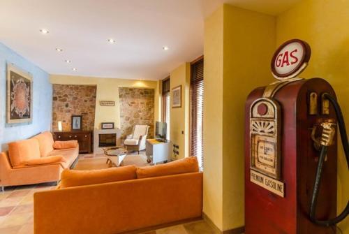 Lloret de Mar Villa Sleeps 7 Pool Air Con Wifi