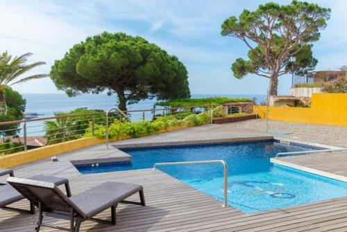 Lloret de Mar Villa Sleeps 7 Pool Air Con Wifi