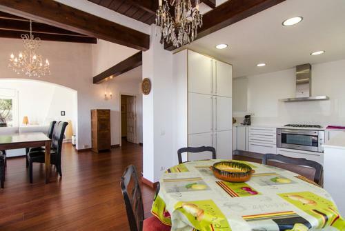 Lloret de Mar Villa Sleeps 6 Pool Wifi