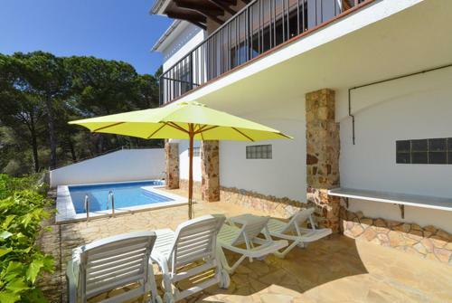 Lloret de Mar Villa Sleeps 6 Pool Wifi