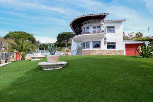 Lloret de Mar Villa Sleeps 10 Pool Air Con Wifi