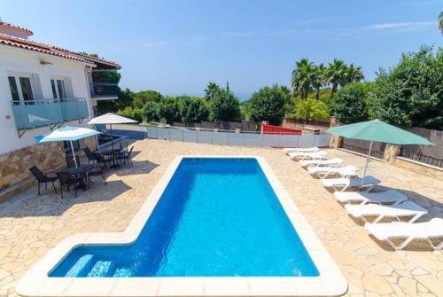 Lloret de Mar Villa Sleeps 10 Pool Air Con Wifi