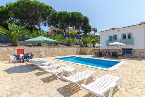 Lloret de Mar Villa Sleeps 10 Pool Air Con Wifi