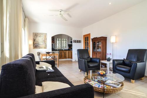 Lloret de Mar Villa Sleeps 6 Pool Wifi