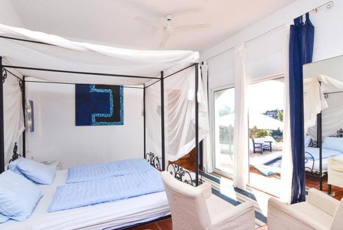 Lloret de Mar Villa Sleeps 6 Pool Wifi
