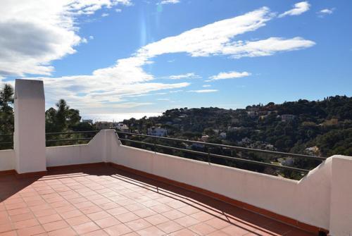 Lloret de Mar Villa Sleeps 6 Pool Wifi
