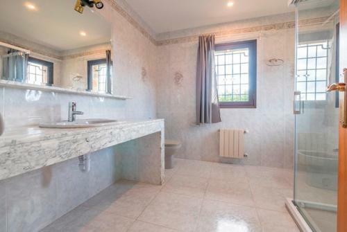 Platja D'aro Villa Sleeps 8 Pool Wifi