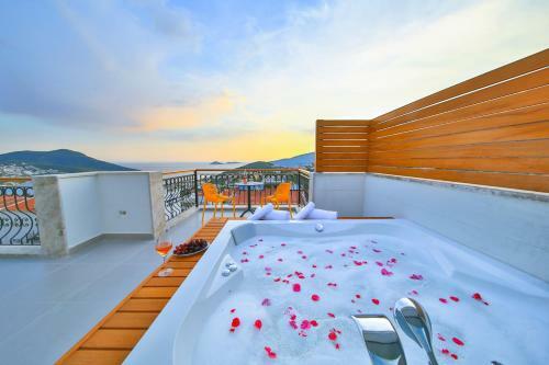 Kalkan Villa Sleeps 6 Pool Air Con Wifi