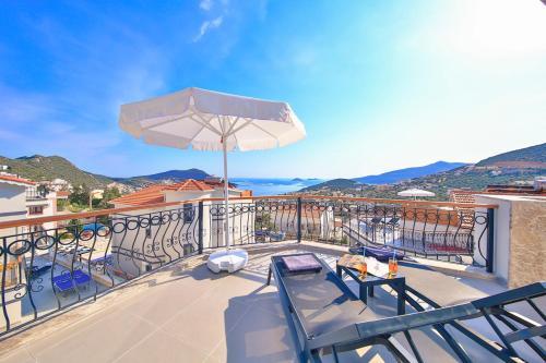 Kalkan Villa Sleeps 6 Pool Air Con Wifi