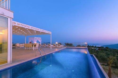 Kalkan Villa Sleeps 8 Pool Air Con Wifi