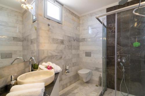 Kalkan Villa Sleeps 8 Pool Air Con Wifi