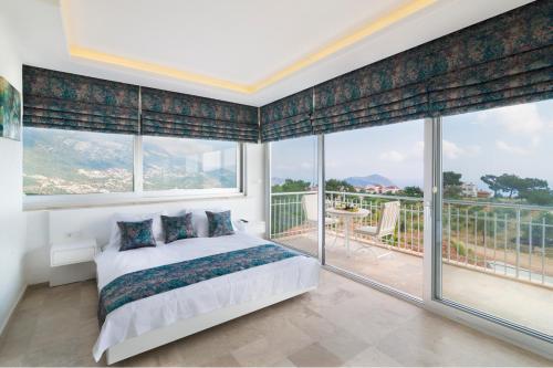 Kalkan Villa Sleeps 8 Pool Air Con Wifi