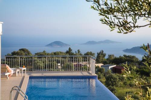 Kalkan Villa Sleeps 8 Pool Air Con Wifi