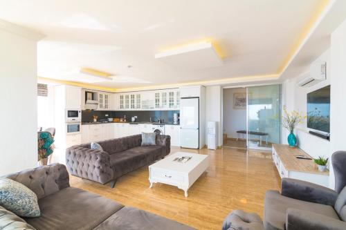 Kalkan Villa Sleeps 8 Pool Air Con Wifi