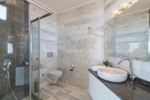 Kalkan Villa Sleeps 8 Pool Air Con Wifi