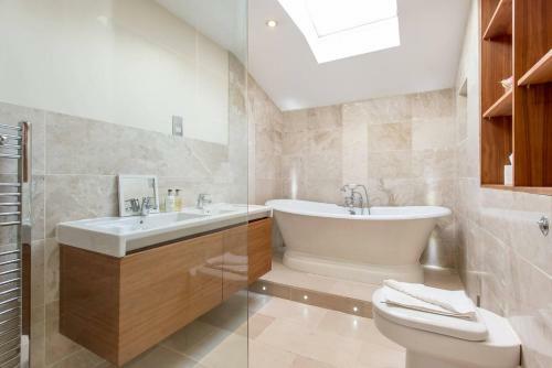 Altido Prestigious Location - Quintessential Mews House