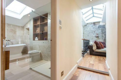 Altido Prestigious Location - Quintessential Mews House