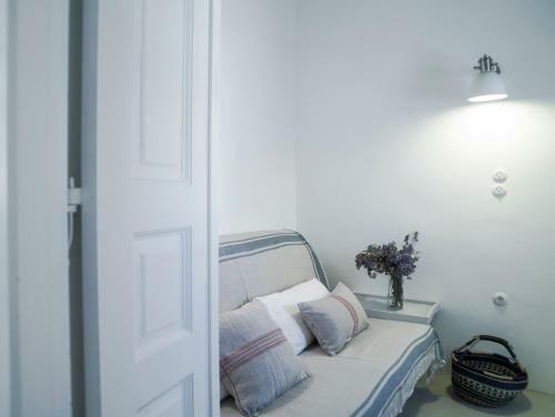Hostal Tutti Blu Tinos Living Space