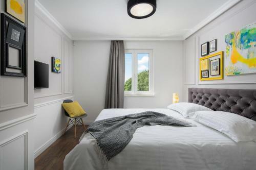 Villa Green Frame