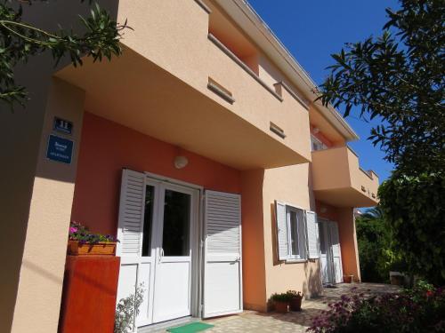 Apartment And Rooms Amenka