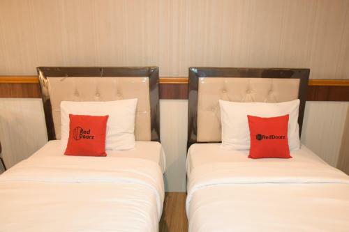 Hostal Reddoorz Plus Near Universitas Sumatera Utara