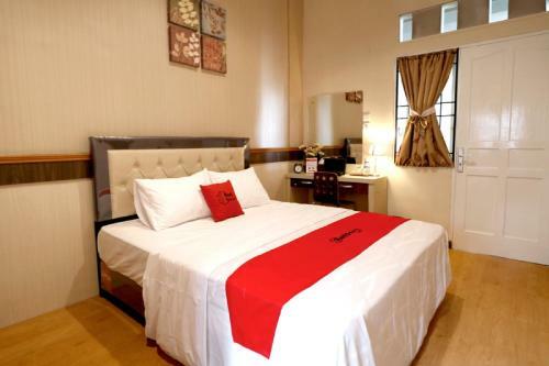 Hostal Reddoorz Plus Near Universitas Sumatera Utara