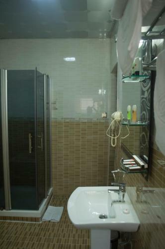 Hotel Grandbee Suites