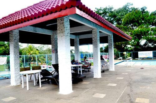 Hotel Caliraya Resort Club