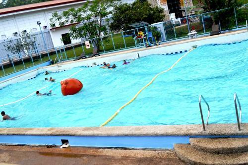 Hotel Caliraya Resort Club