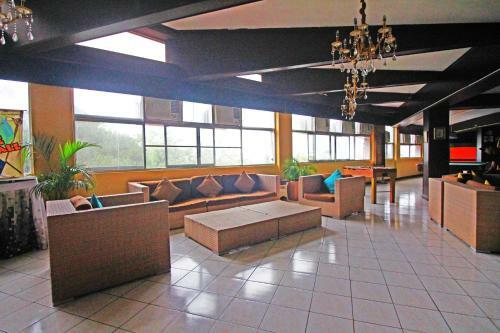 Hotel Caliraya Resort Club