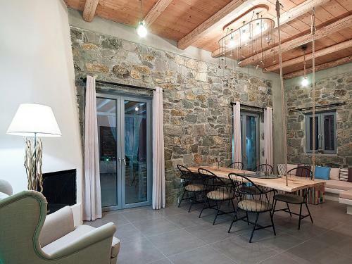 Hotel Lithos Luxury Rooms (Adults Only)