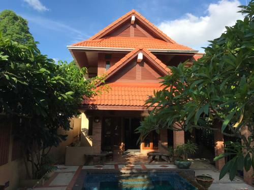 Kata Mountain View Villa