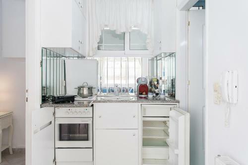 Summer Flat Steps To Beach With Garden & Sea View