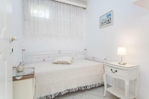Summer Flat Steps To Beach With Garden & Sea View