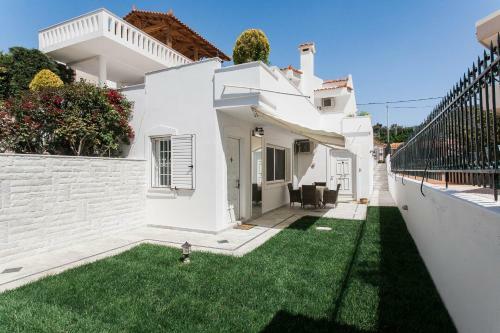 Summer Flat Steps To Beach With Garden & Sea View