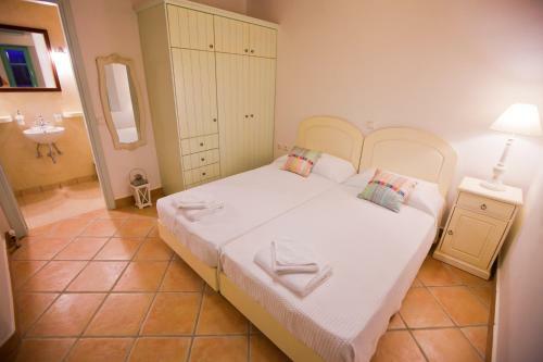 Naoussa Bay Villas