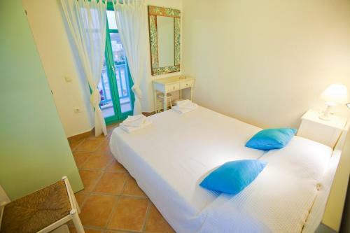 Naoussa Bay Villas
