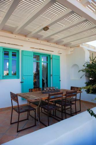 Naoussa Bay Villas