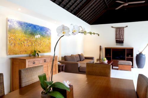 Grand Avenue Bali