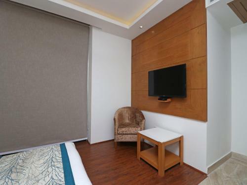 Capital O 10824 Hotel Star Suites