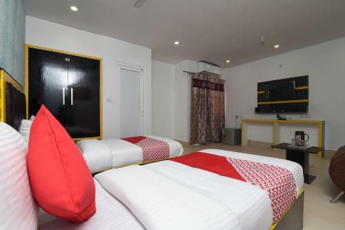 Hotel Capital O 13310 Noida Suites