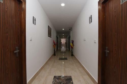 Hotel Capital O 13310 Noida Suites