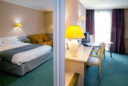 Hotel Lyon Est Logis De France