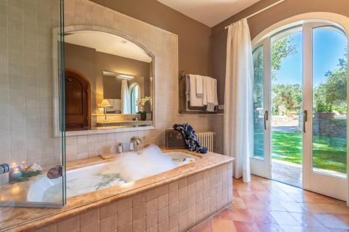 Cala Piccola Villa Sleeps 13 Pool Air Con Wifi