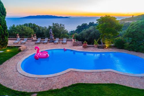 Cala Piccola Villa Sleeps 13 Pool Air Con Wifi