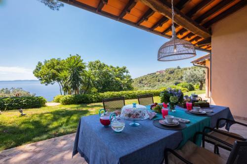 Cala Piccola Villa Sleeps 13 Pool Air Con Wifi