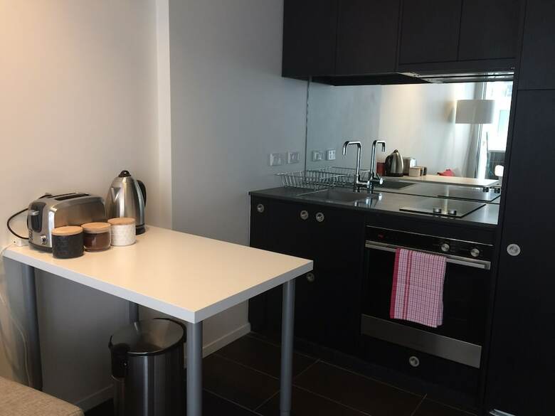Aparthotel Luxurious Apartments Near City