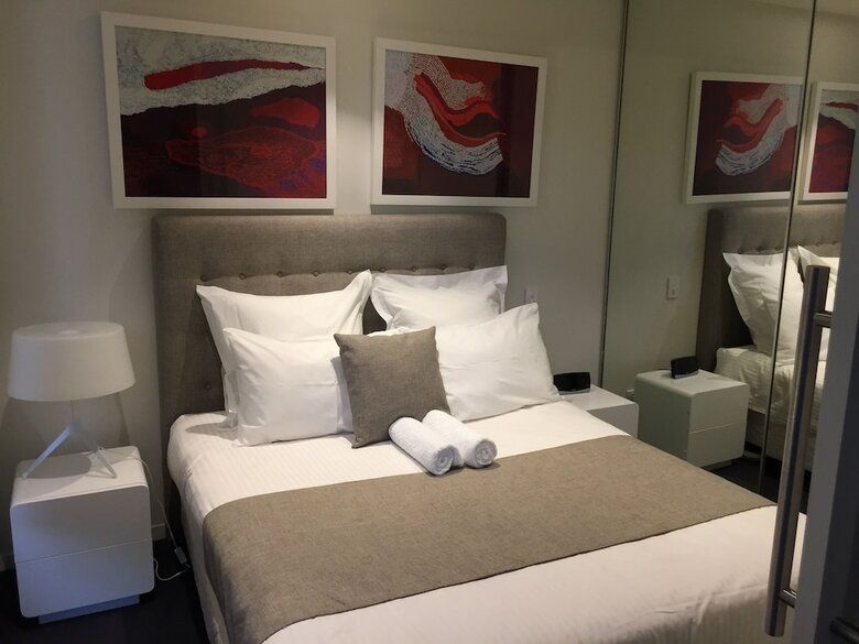 Aparthotel Luxurious Apartments Near City