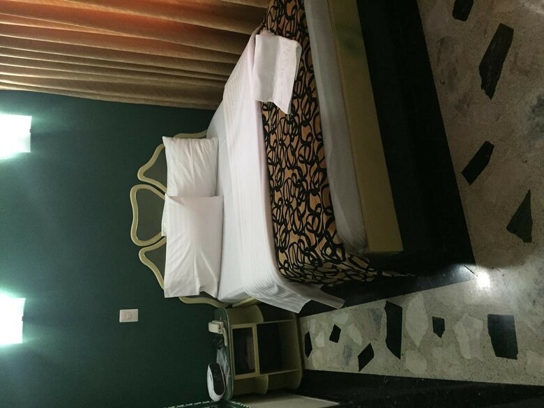 Business Hotel